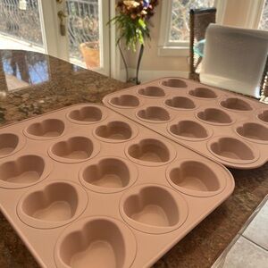 Heart-Shaped Muffin Pan - Pink